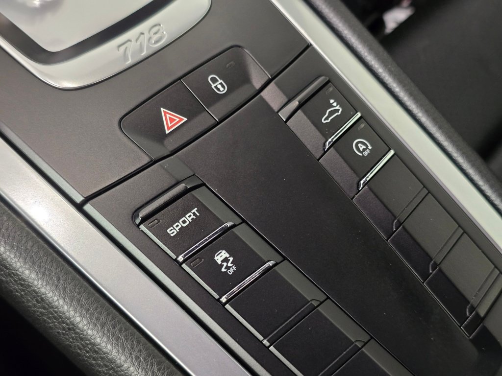 Used 2018 Porsche 718 Cayman RWD image 20