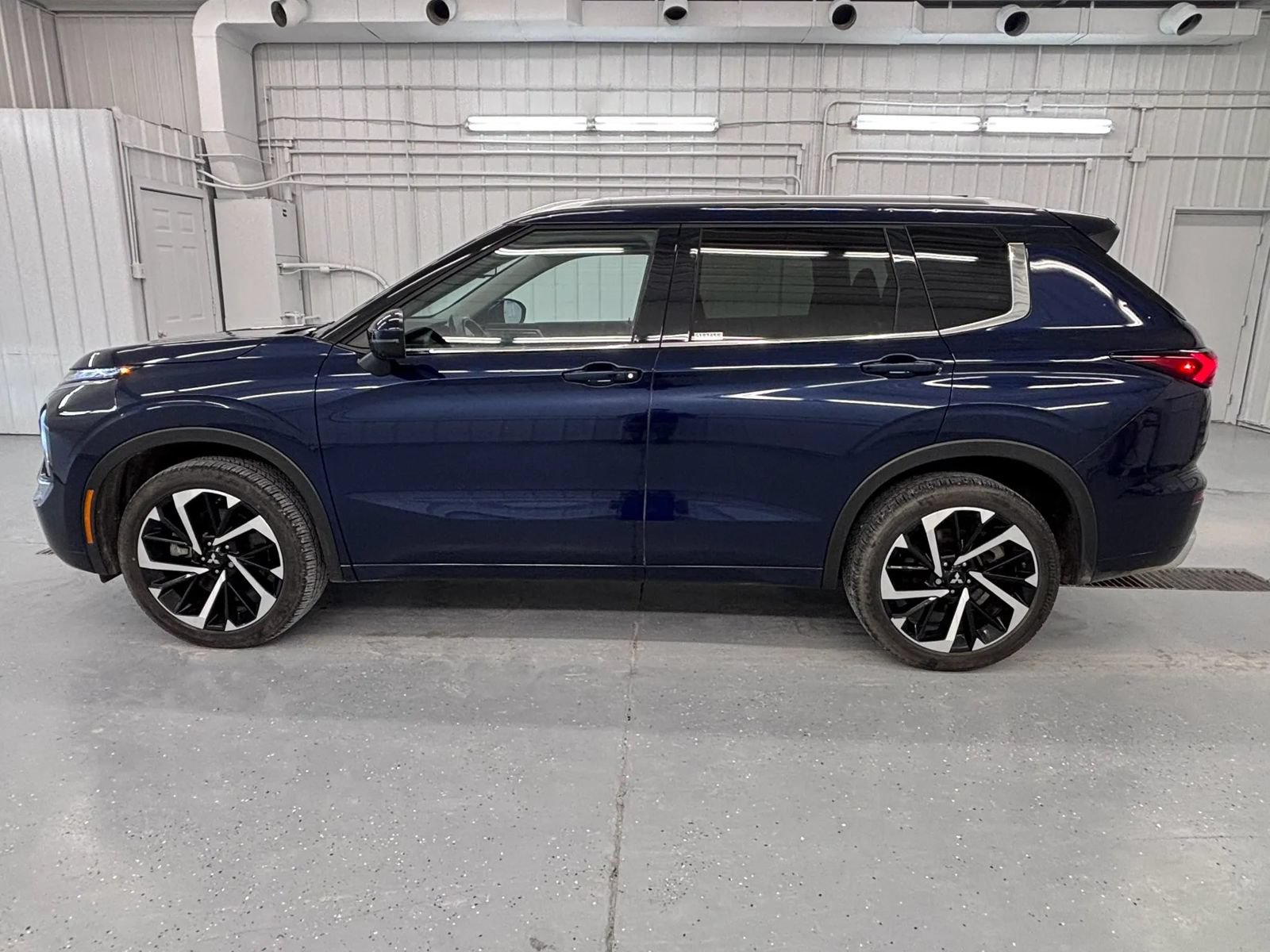 Used 2024 Mitsubishi Outlander SEL AWD/4WD image 8