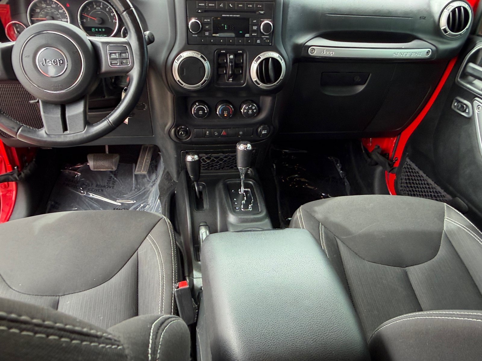 Used 2018 Jeep Wrangler Unlimited Sahara w/ Connectivity Group AWD/4WD image 20