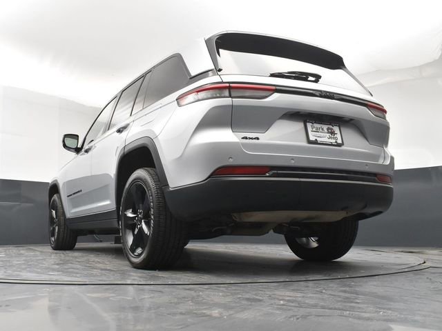 Used 2023 Jeep Grand Cherokee Altitude AWD/4WD image 22