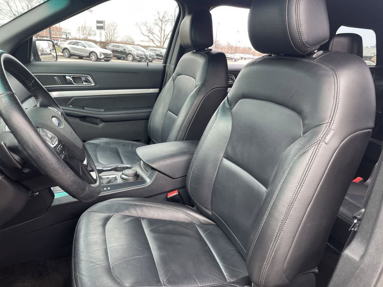 Used 2016 Ford Explorer XLT w/ Equipment Group 202A AWD/4WD image 12