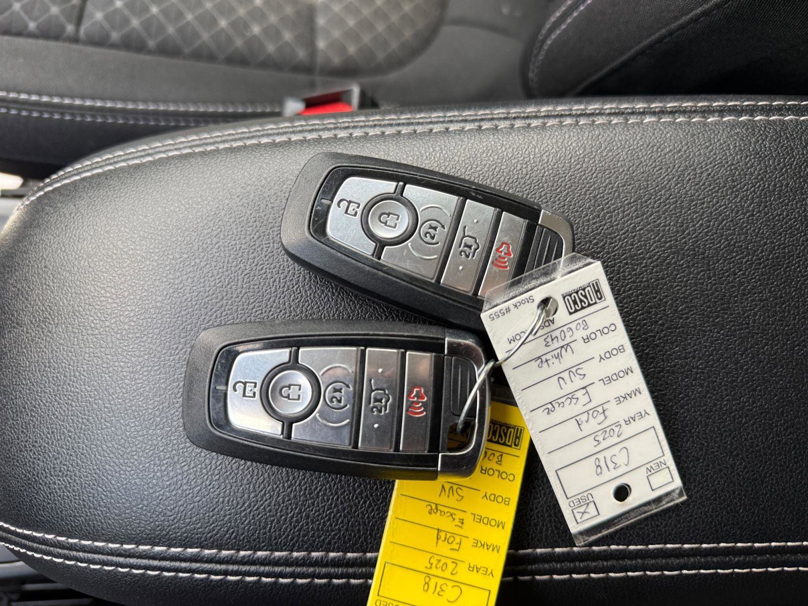 Used 2025 Ford Escape Active AWD/4WD image 30