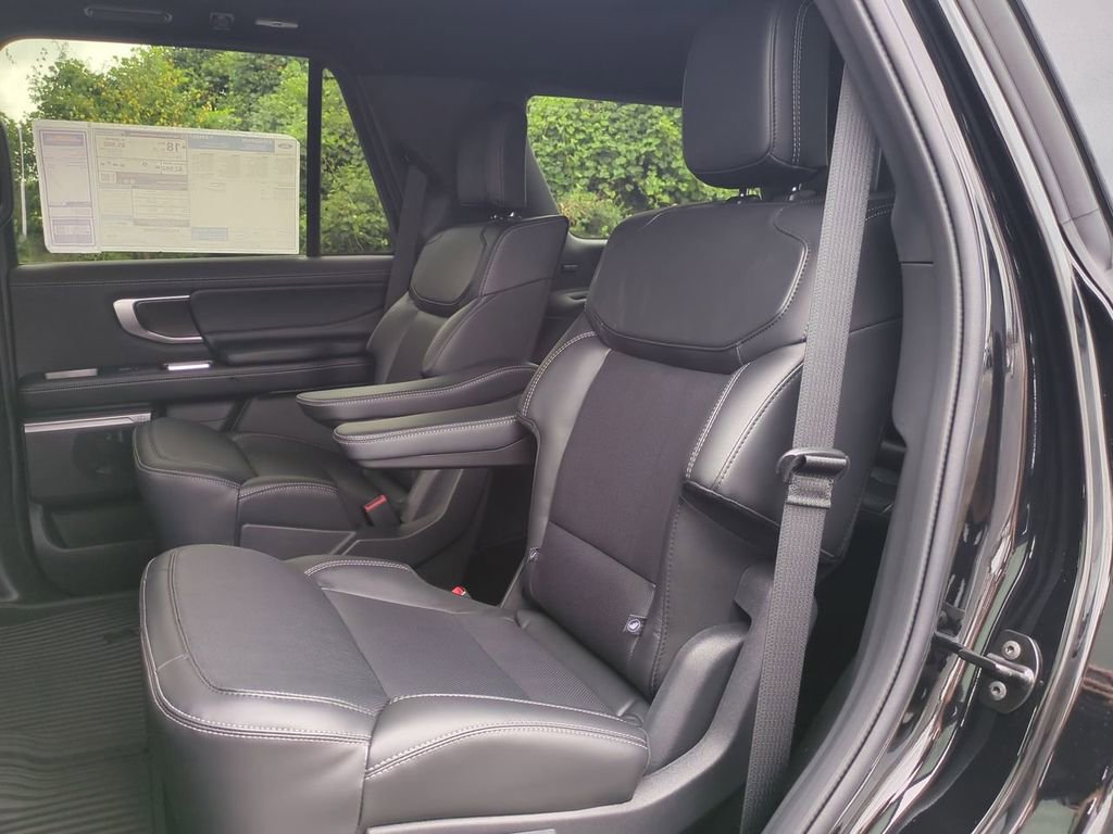 New 2025 Ford Expedition Platinum w/ Stealth Appearance Package image 15