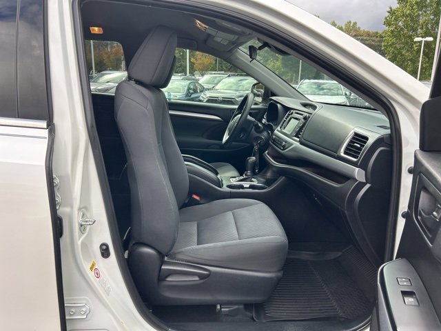 Used 2019 Toyota Highlander LE image 17