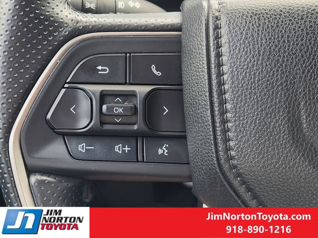 Used 2025 Toyota 4Runner SR5 AWD/4WD image 27