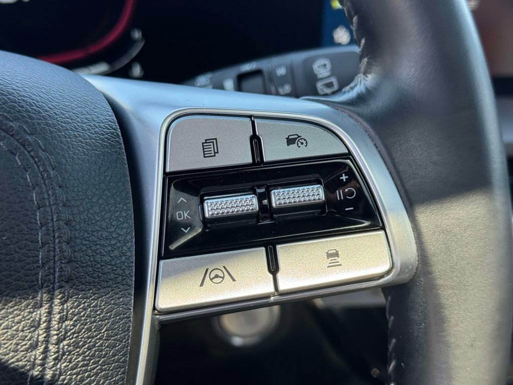 Used 2023 Kia Telluride EX w/ EX Captain's Chair Package image 22