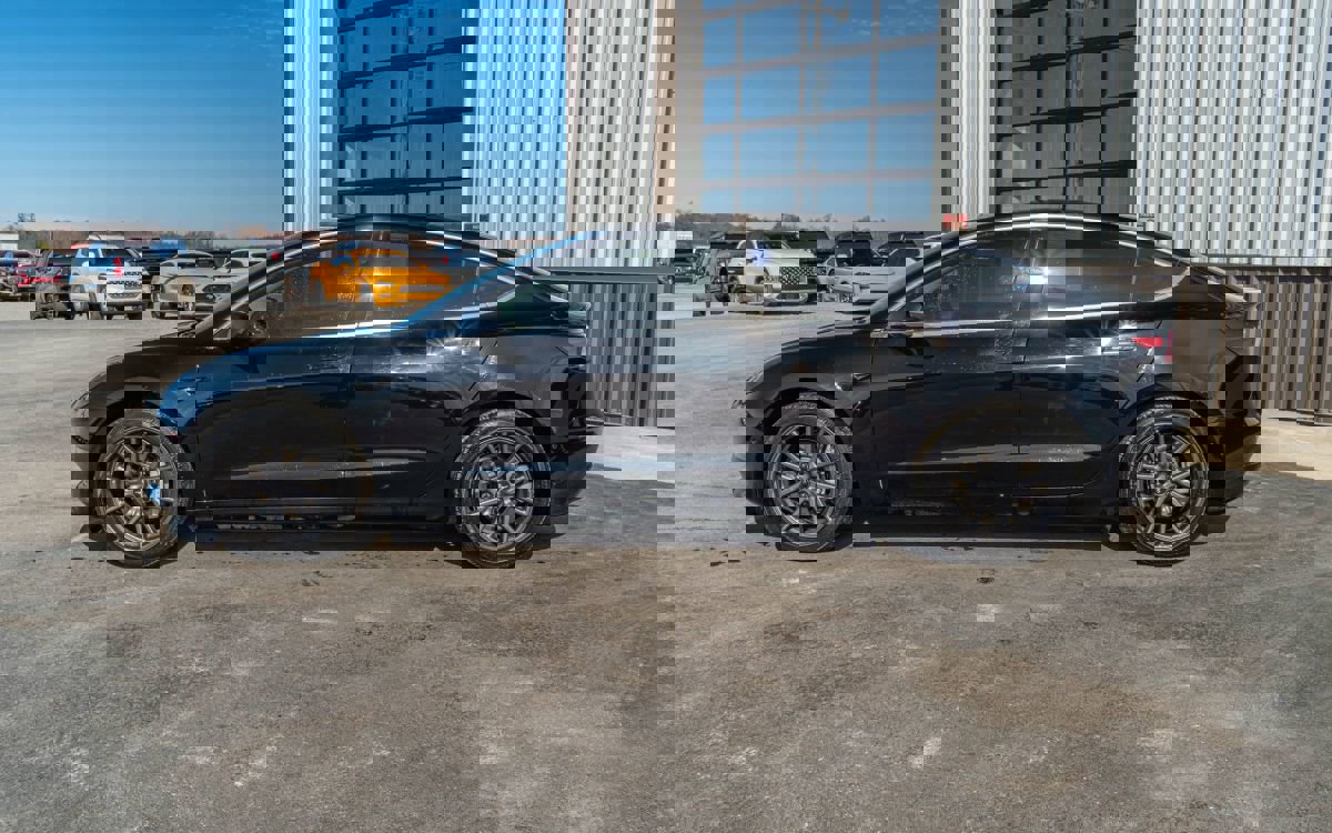 Used 2018 Tesla Model 3 Mid Range image 2