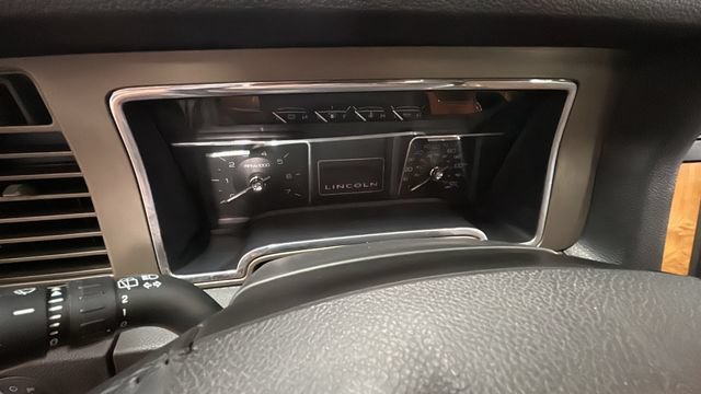 Used 2013 Lincoln Navigator L 4WD image 12