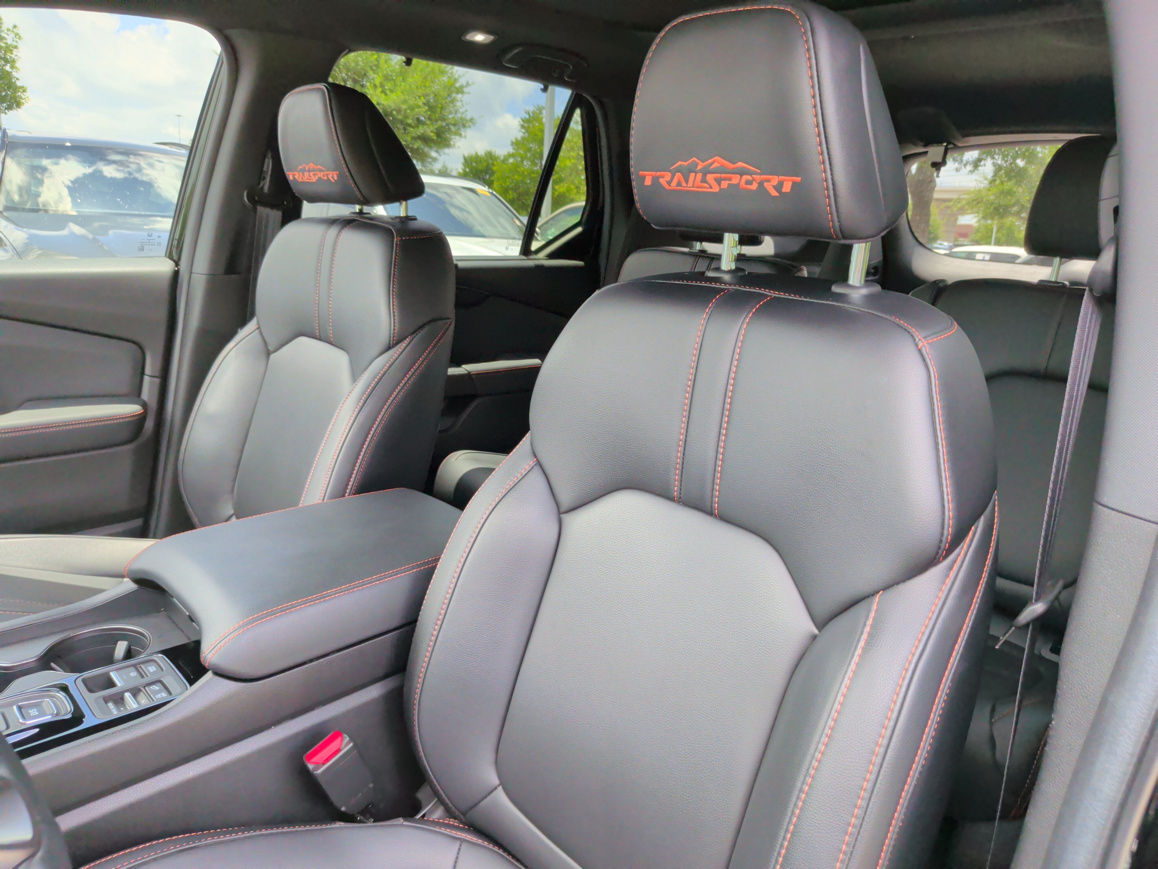 Used 2025 Honda Pilot TrailSport image 26