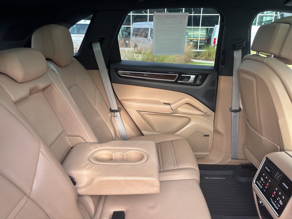 Used 2022 Porsche Cayenne Platinum Edition image 23