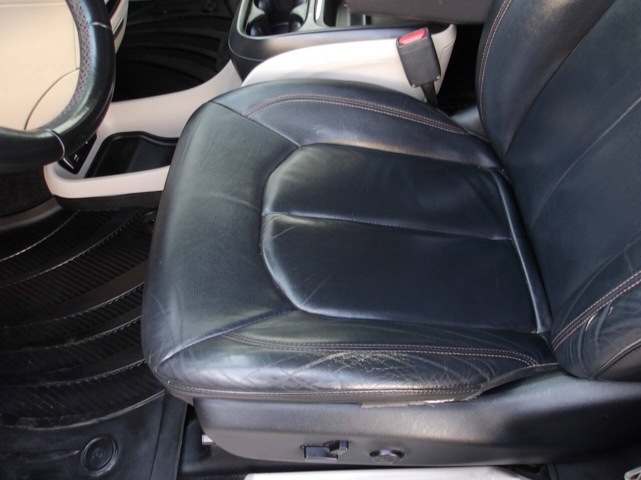 Used 2017 Chrysler Pacifica Touring-L FWD image 19