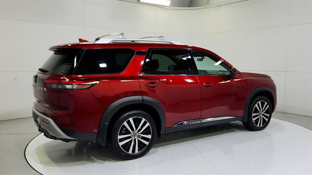 Certified 2025 Nissan Pathfinder Platinum w/ Cargo Package FWD image 8