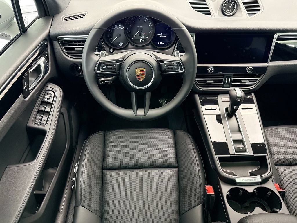 Used 2026 Porsche Macan AWD/4WD image 12