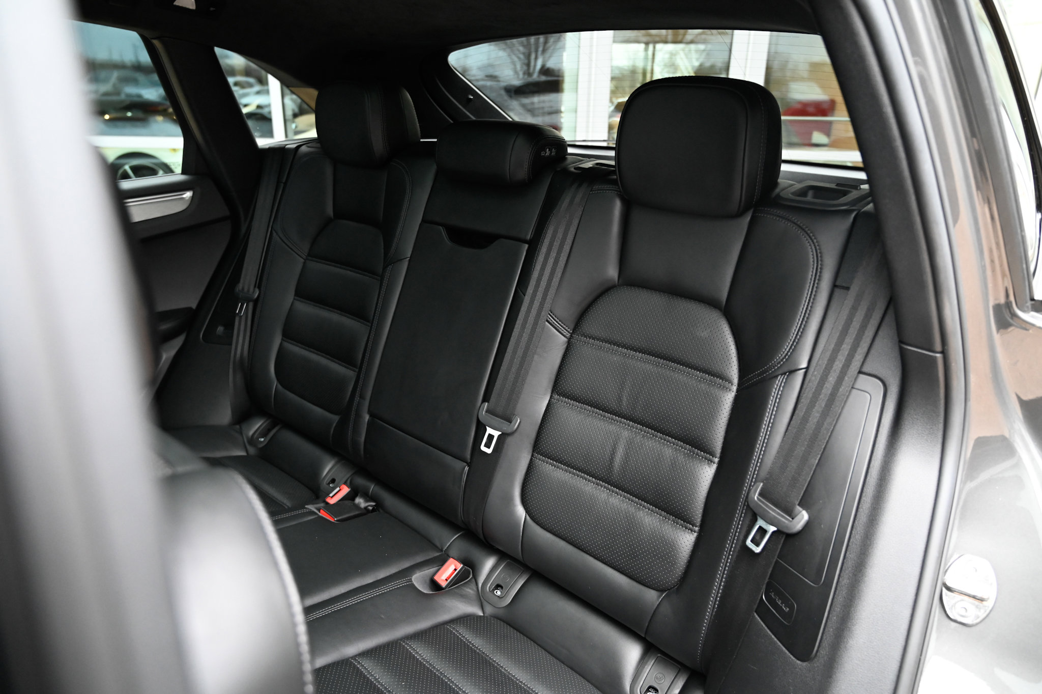 Used 2018 Porsche Macan Turbo image 38