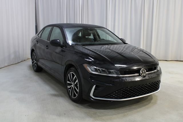 Used 2025 Volkswagen Jetta SE w/ Sunroof Package image 41