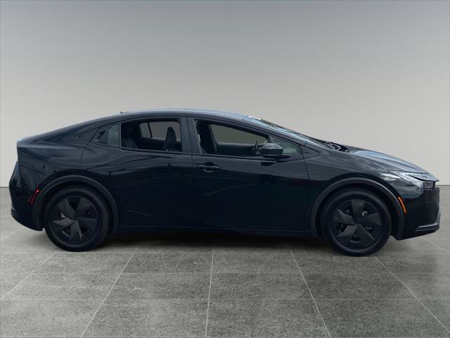 Certified 2025 Toyota Prius LE FWD image 6