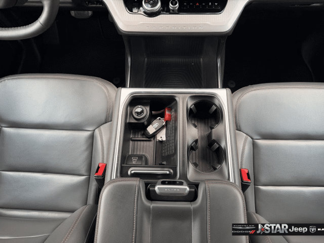 Used 2025 Ford Expedition Active RWD image 15