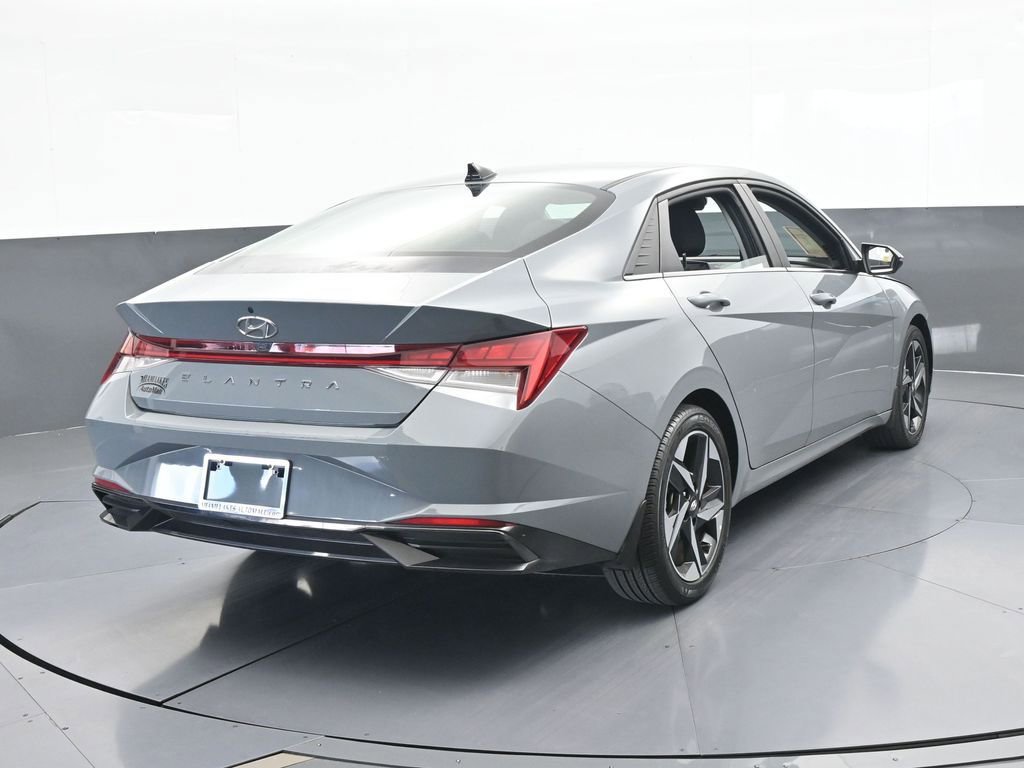 Used 2022 Hyundai Elantra SEL w/ Convenience + Premium Package FWD image 5