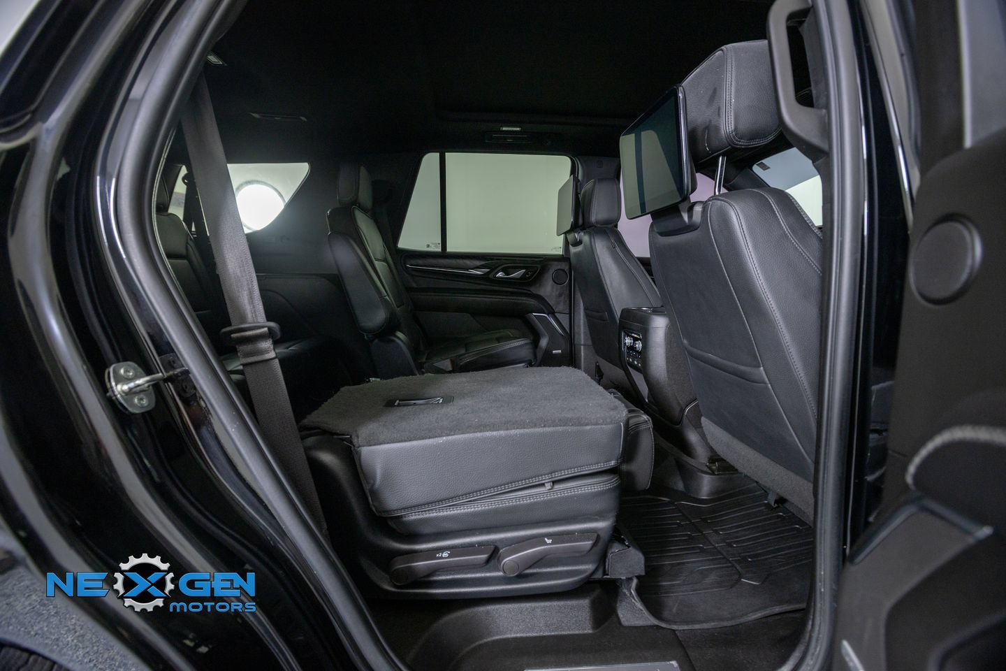 Used 2023 GMC Yukon Denali w/ Advanced Technology Package AWD/4WD image 38