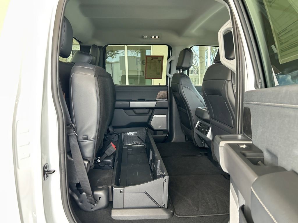 Used 2025 Ford F350 Lariat image 29