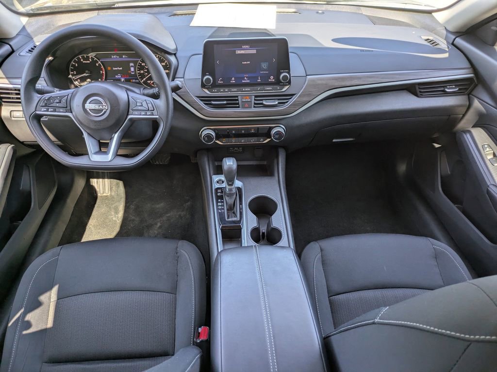 Used 2025 Nissan Altima 2.5 SV FWD image 14