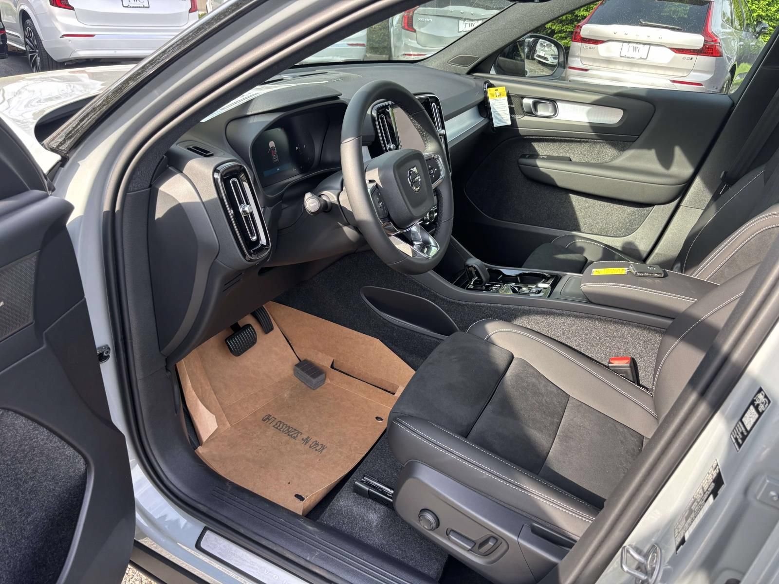 New 2026 Volvo XC40 B5 Ultra w/ Protection Package Premier AWD/4WD image 24