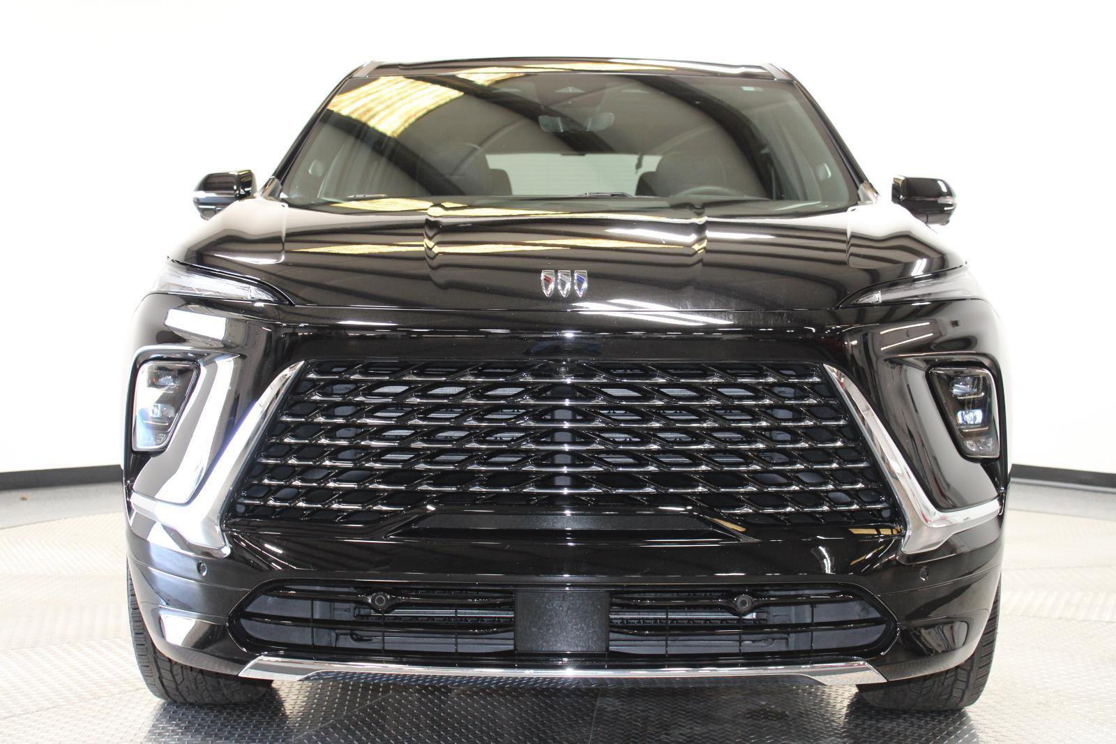 Used 2025 Buick Enclave Avenir w/ Super Cruise Package image 2