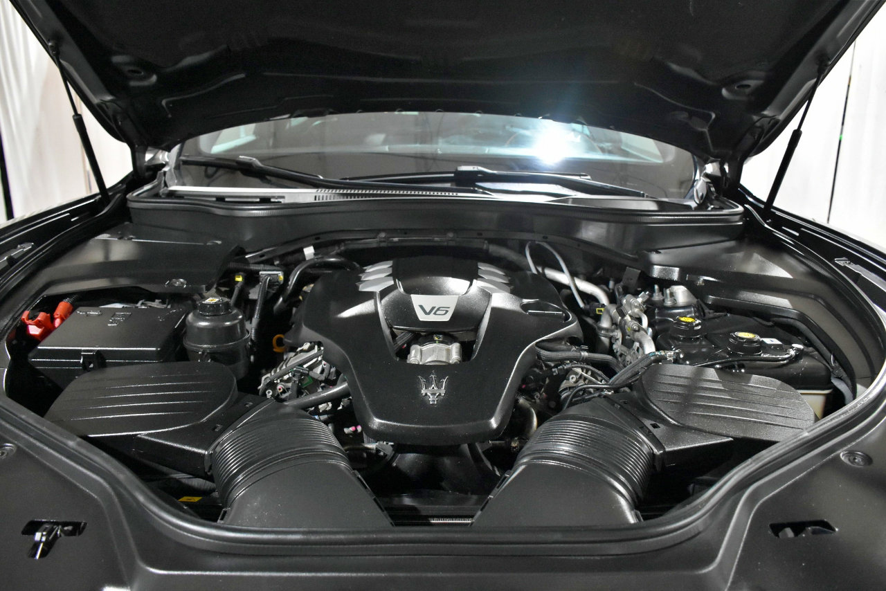 Used 2017 Maserati Levante w/ Luxury Package image 8