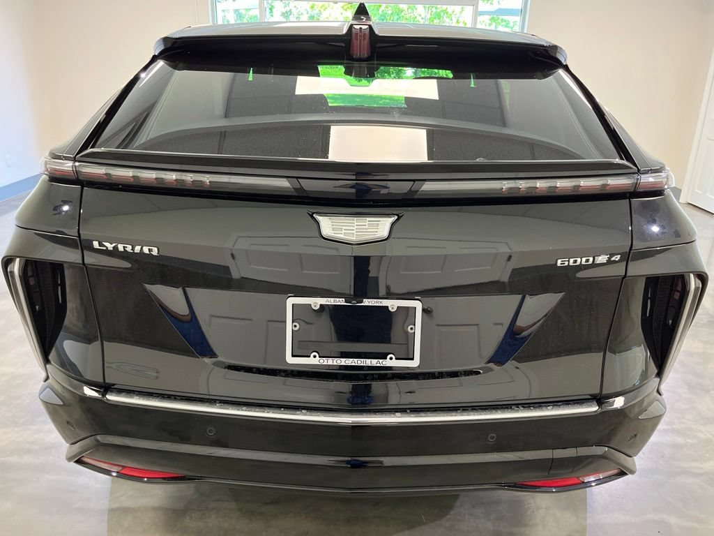 Used 2024 Cadillac Lyriq Luxury w/ LPO, Floor Liner Package AWD/4WD image 9