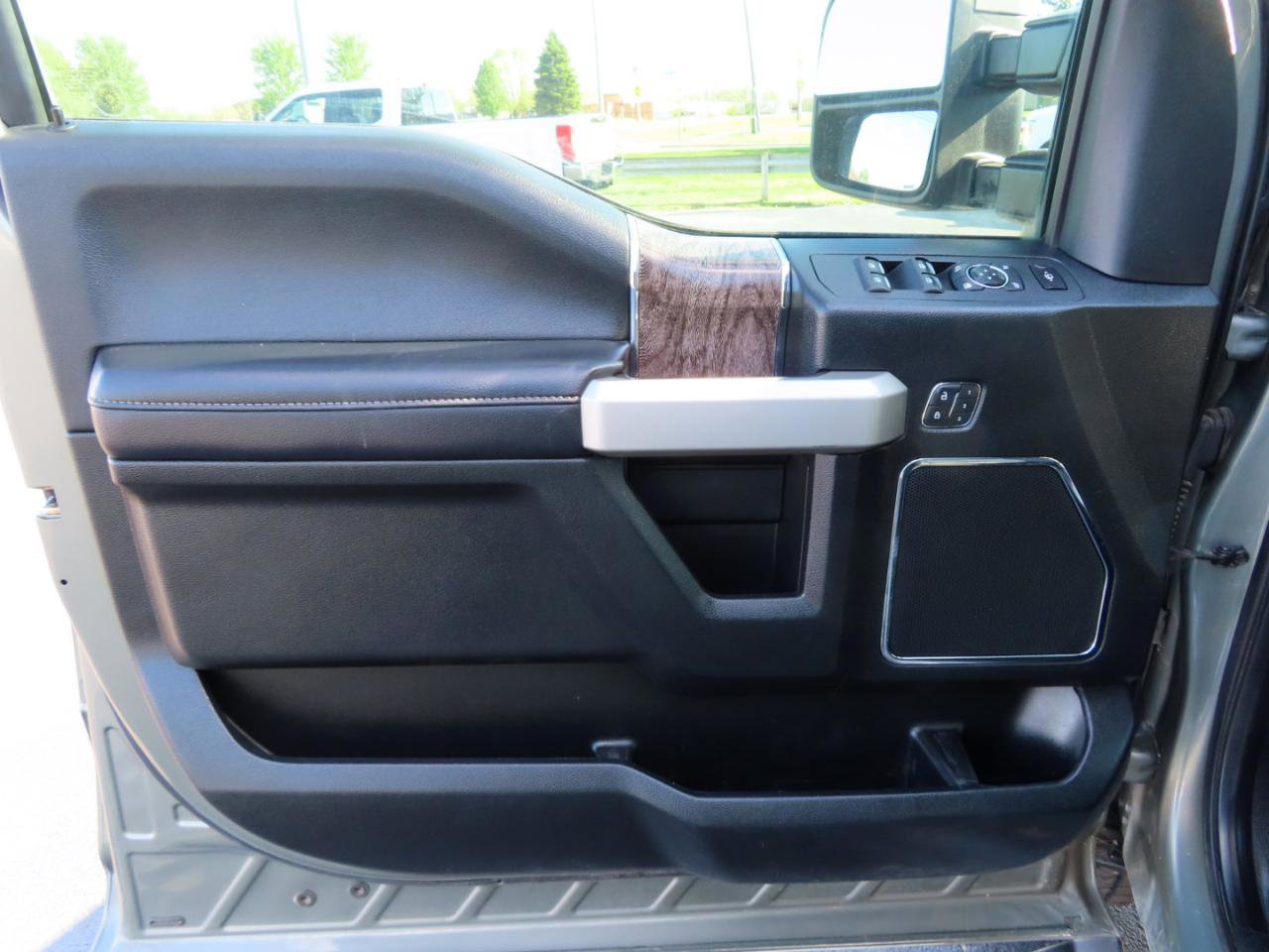 Used 2019 Ford F350 Lariat w/ Lariat Value Package image 26