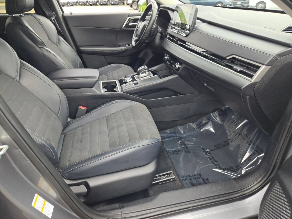 Used 2024 Mitsubishi Outlander SE Black Edition AWD/4WD image 16