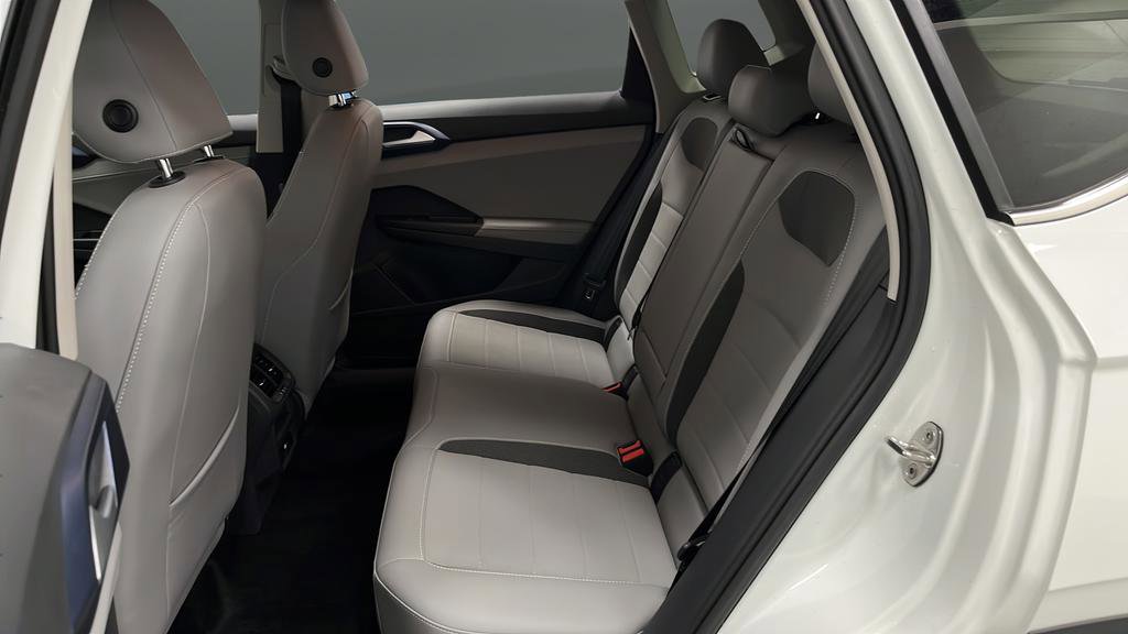 Used 2024 Volkswagen Taos SE image 21