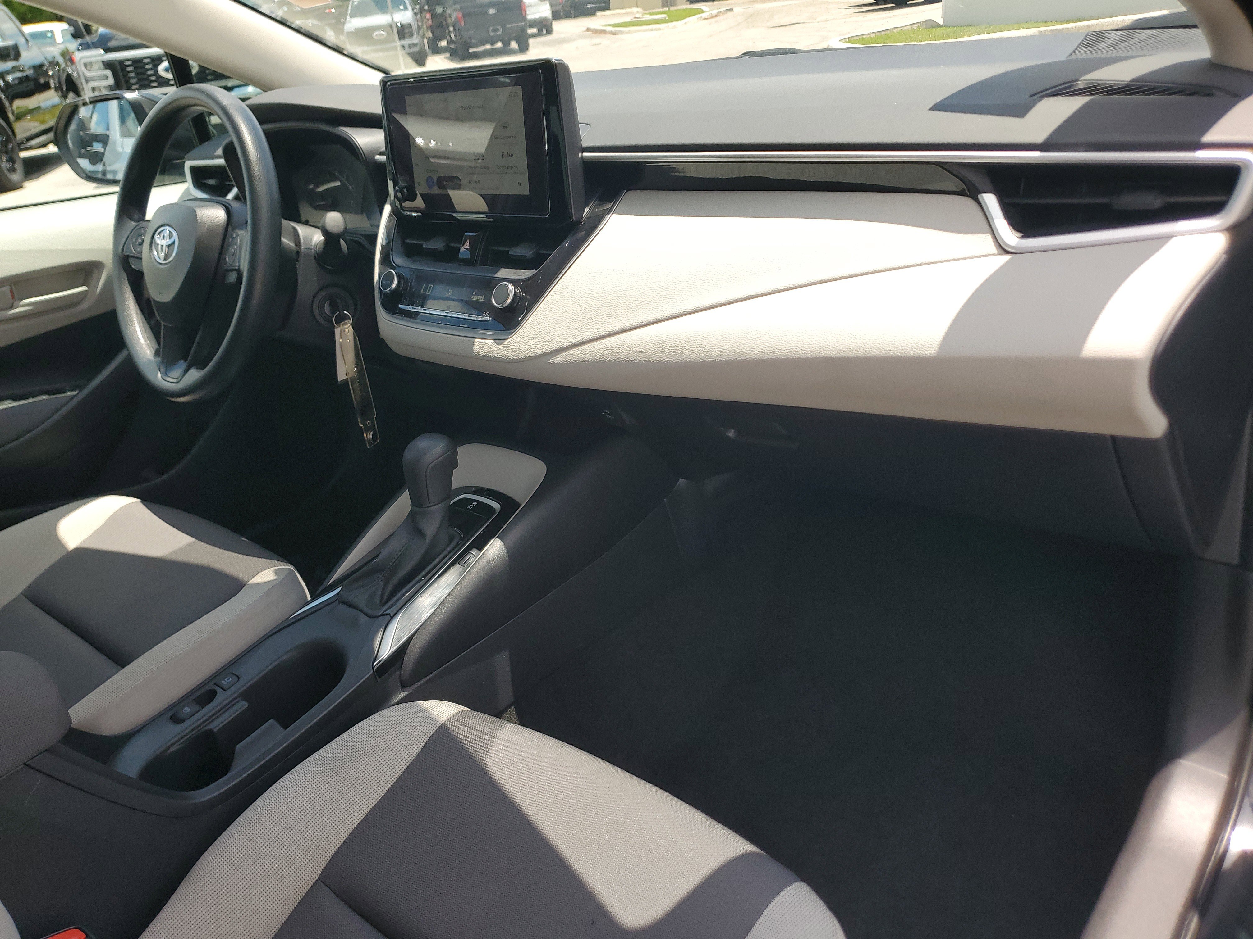 Used 2025 Toyota Corolla LE FWD image 16