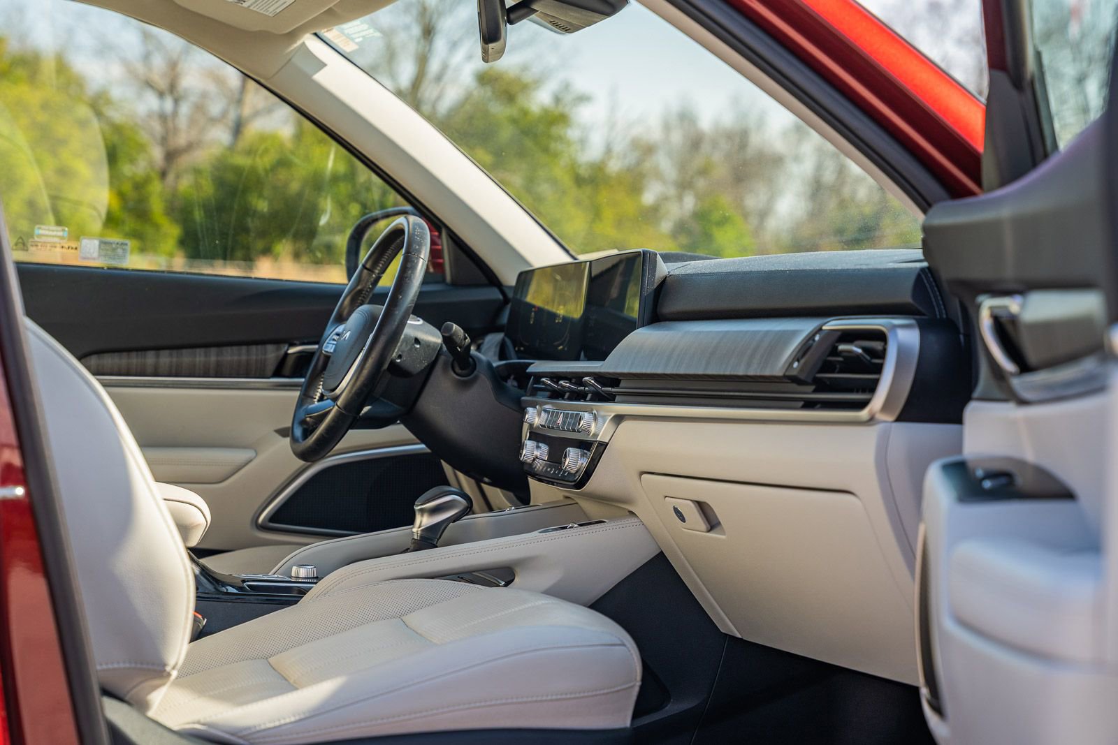 Used 2023 Kia Telluride EX w/ EX Captain's Chair Package image 12