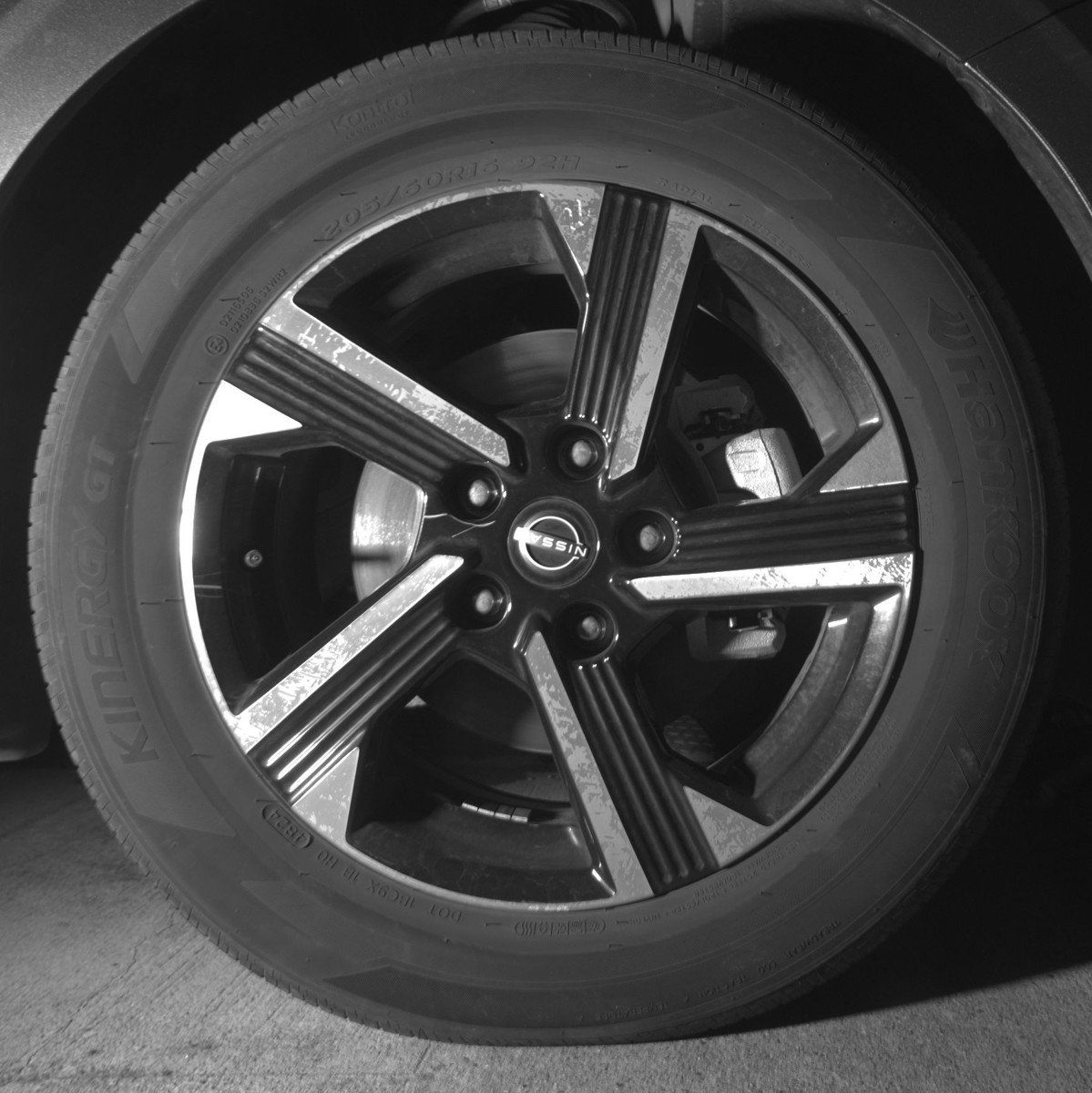 Used 2025 Nissan Sentra SV FWD image 13