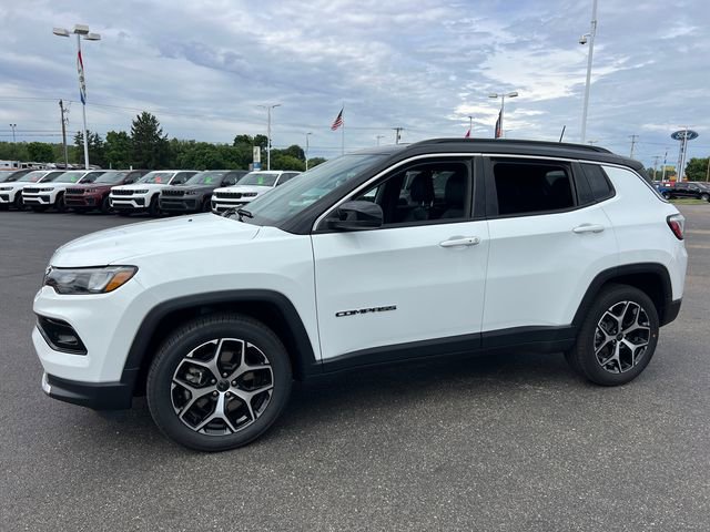 Certified 2025 Jeep Compass Limited AWD/4WD image 3
