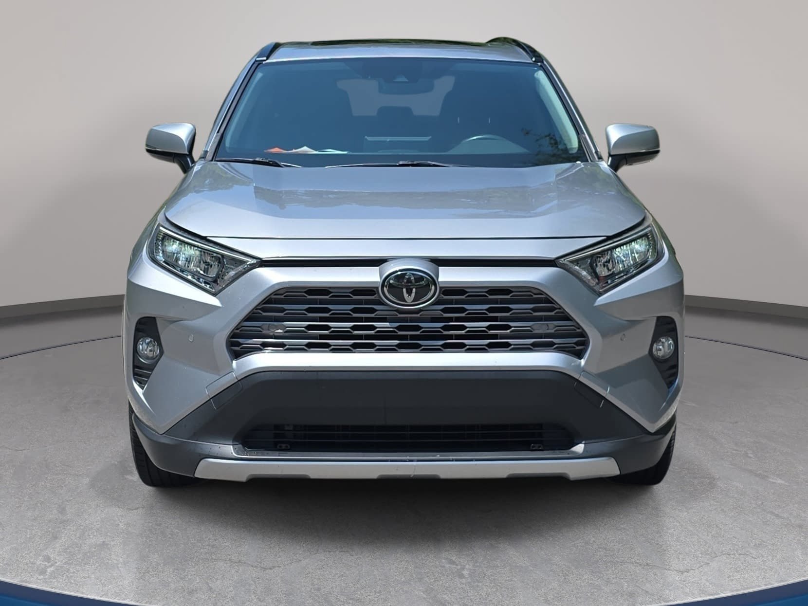 Used 2019 Toyota RAV4 Limited w/ Cold Weather Package FWD image 2