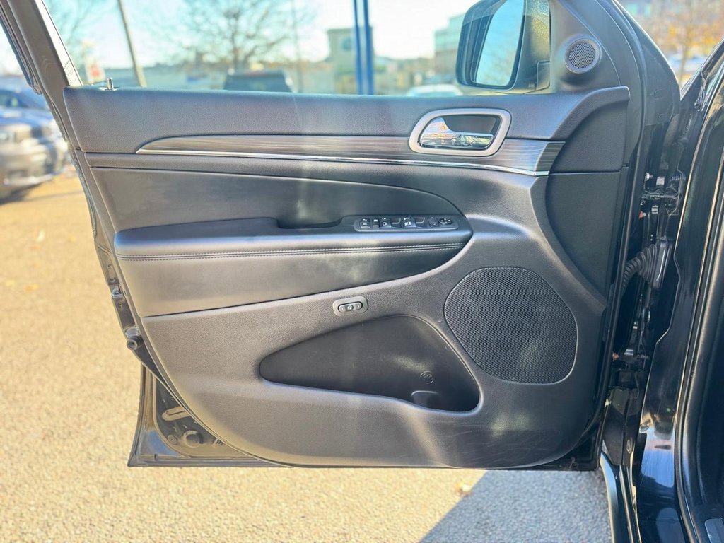 Used 2021 Jeep Grand Cherokee Limited image 12