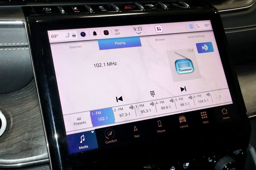 Used 2023 Jeep Grand Cherokee Overland image 3