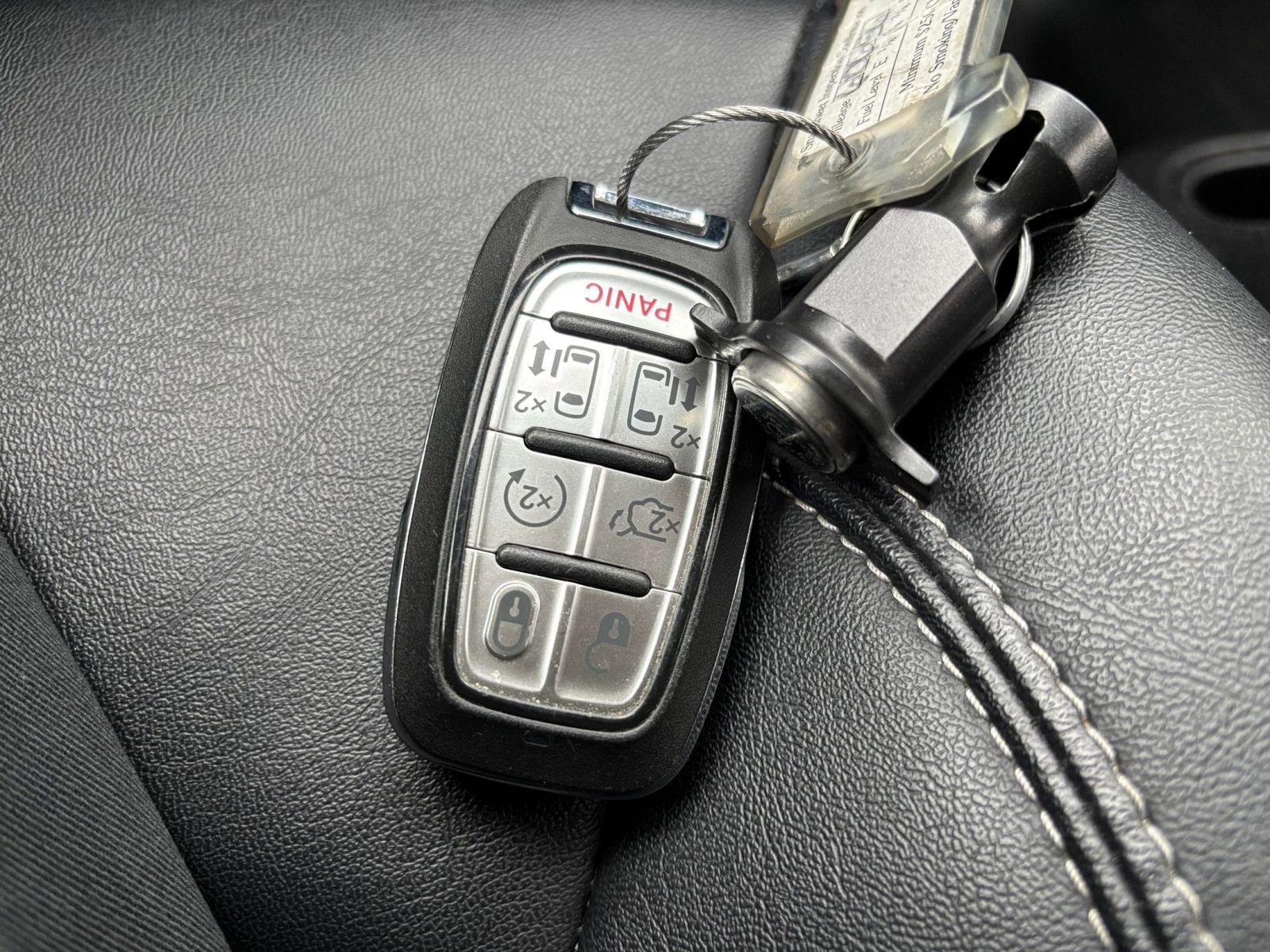 Used 2025 Chrysler Pacifica Select image 21