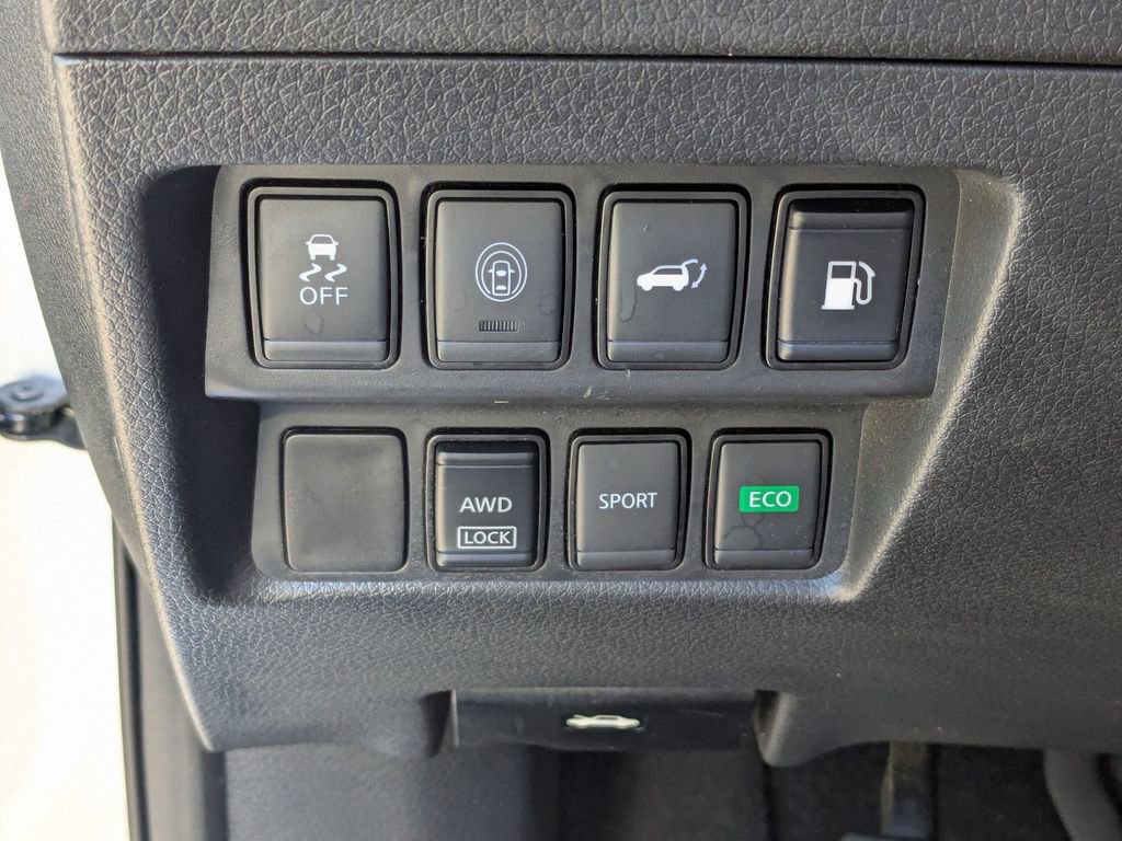 Used 2019 Nissan Rogue SV AWD/4WD image 16