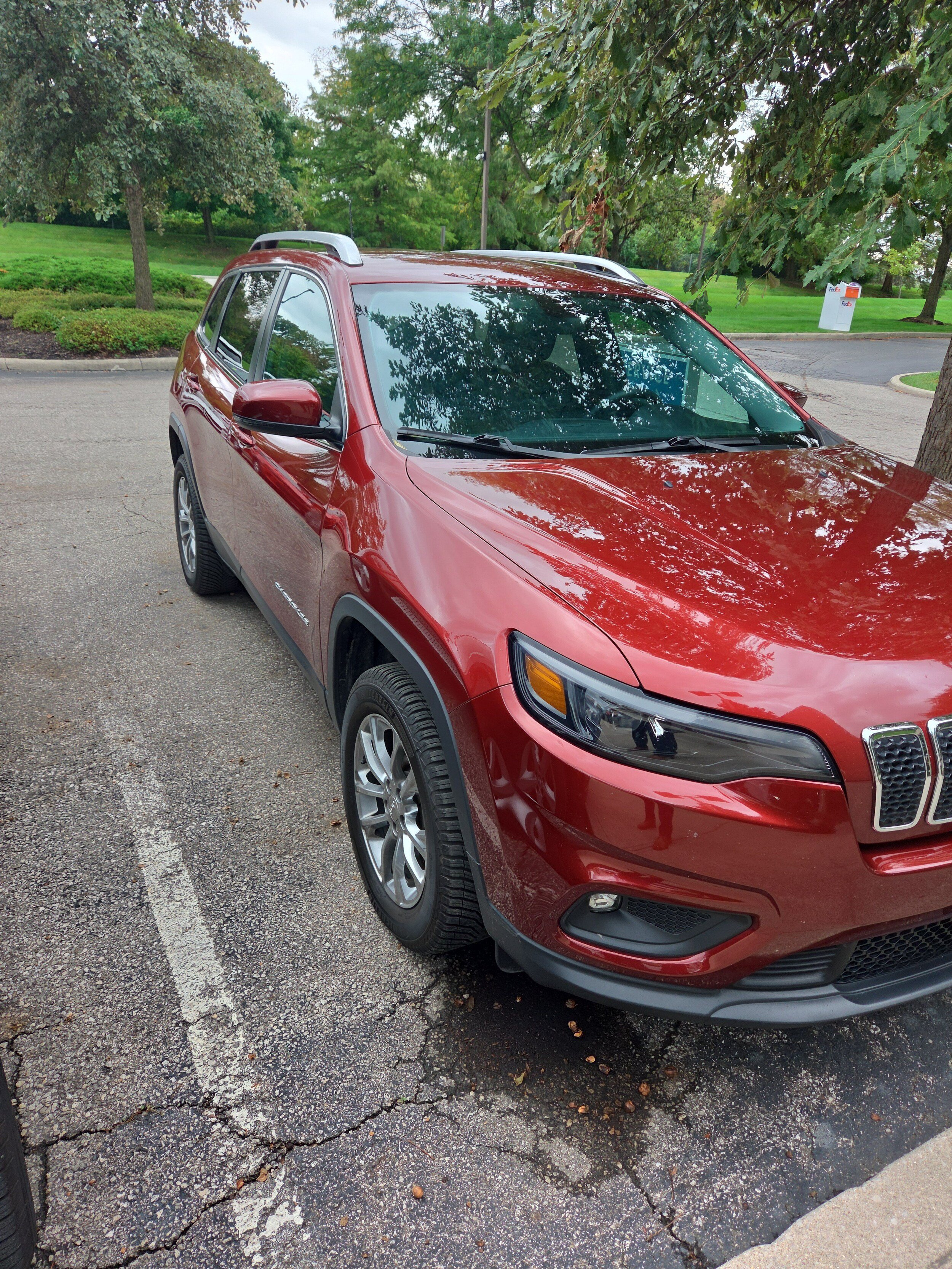 Used 2019 Jeep Cherokee Latitude Plus w/ Cold Weather Group AWD/4WD image 3