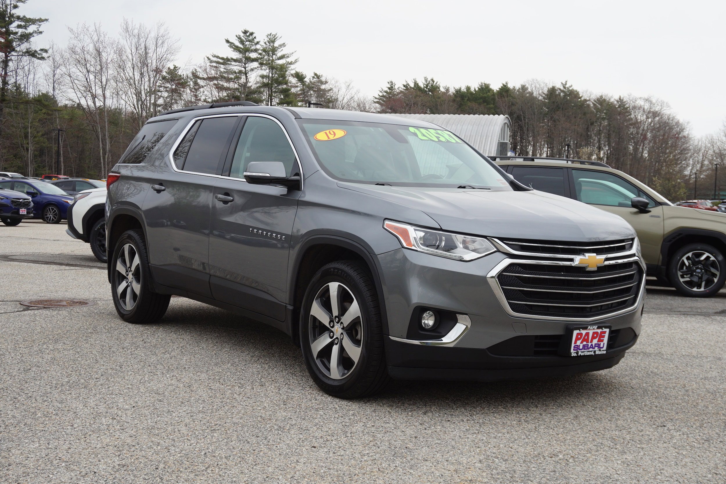 Used 2019 Chevrolet Traverse LT w/ LT Premium Package AWD/4WD image 3