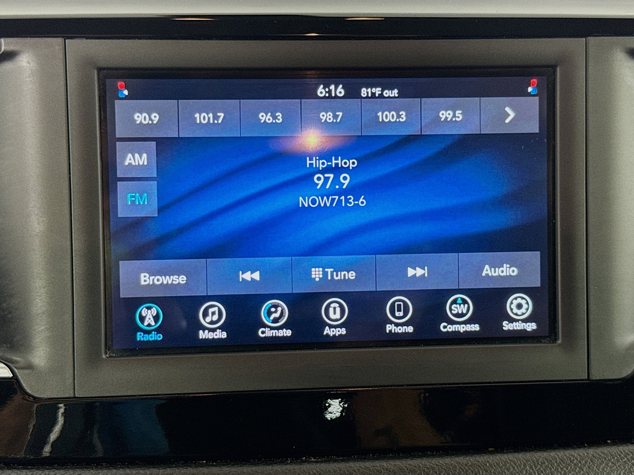 Used 2020 Chrysler Voyager L image 17