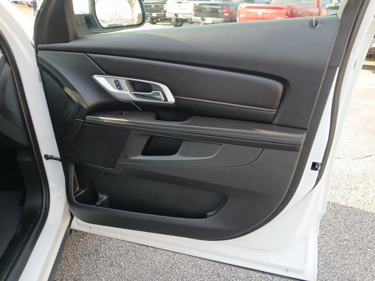 Used 2016 GMC Terrain SLE image 15