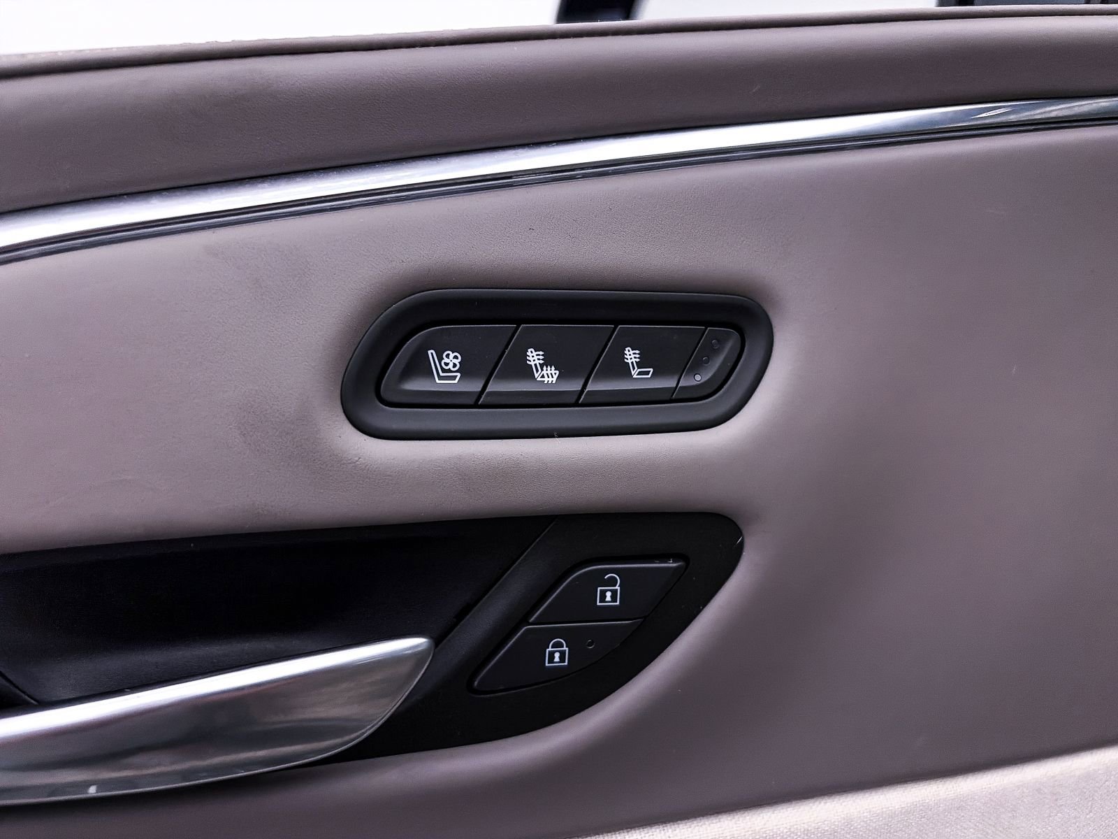 Used 2022 Cadillac Escalade Sport Platinum w/ Heavy-Duty Trailer Package AWD/4WD image 22