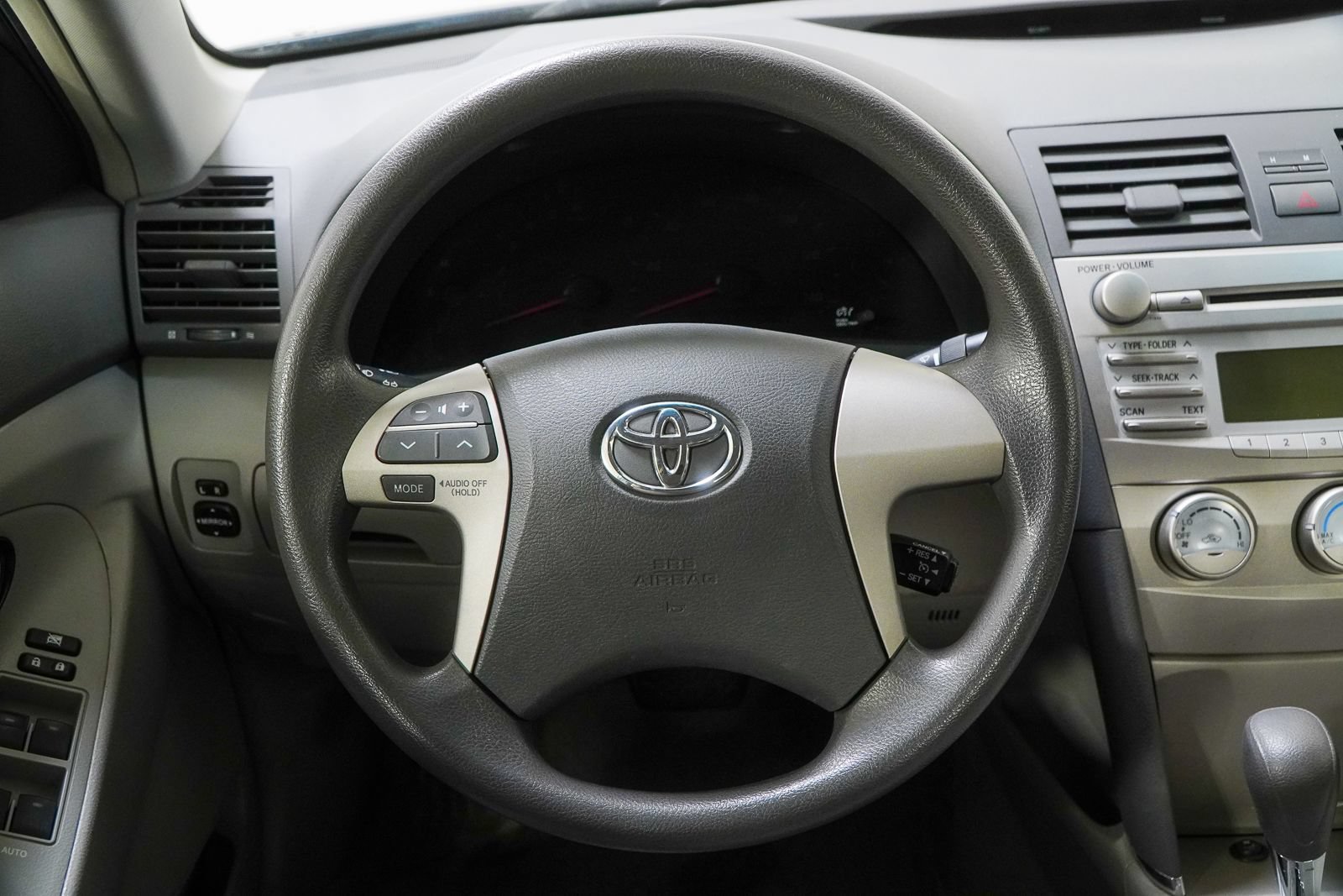 Used 2011 Toyota Camry LE FWD image 23
