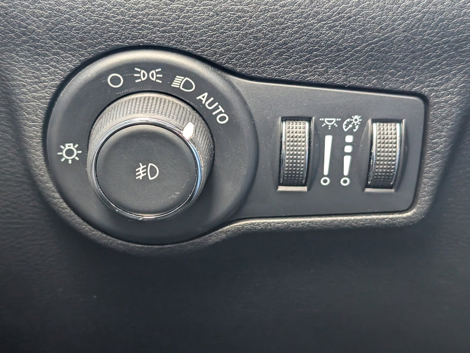 Used 2024 Jeep Compass Latitude w/ Altitude Special Edition image 6