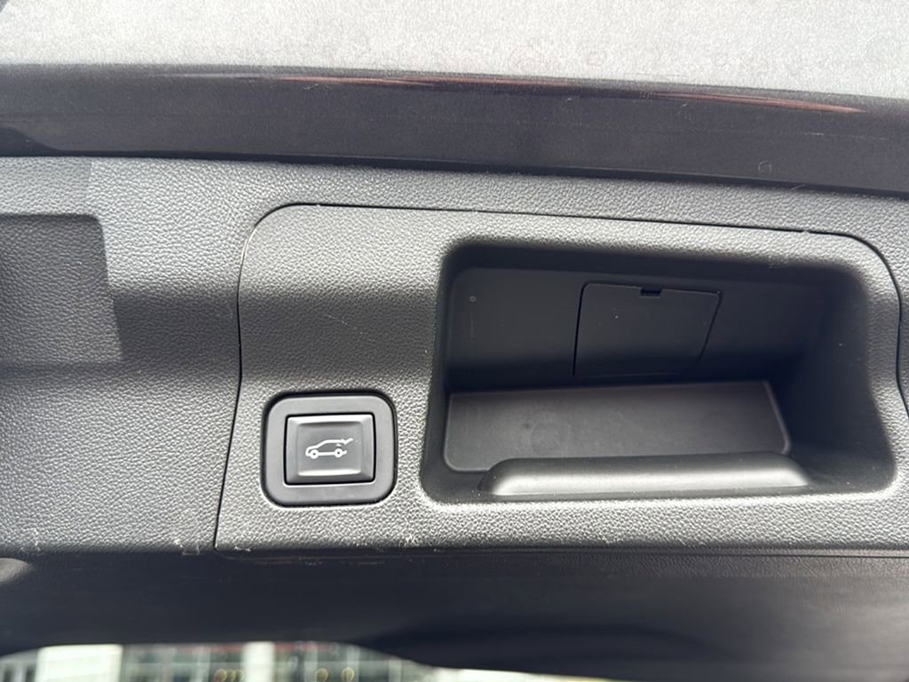Used 2017 GMC Acadia Denali w/ Technology Package FWD image 35