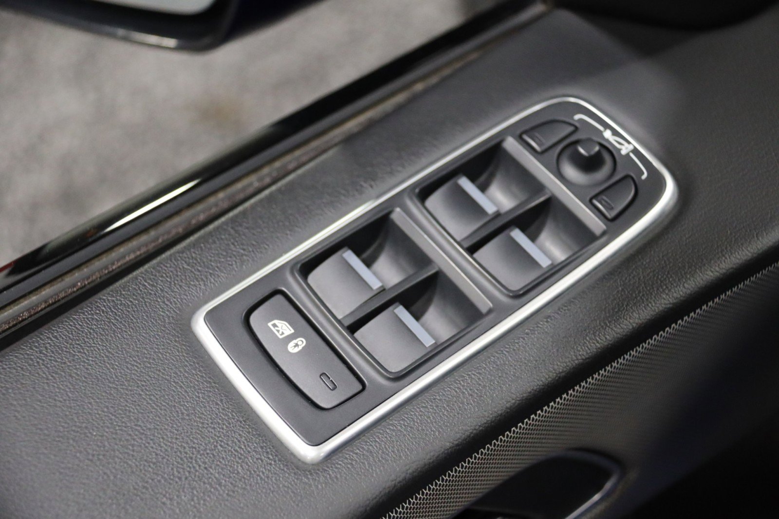 Used 2019 Jaguar F-PACE S image 66